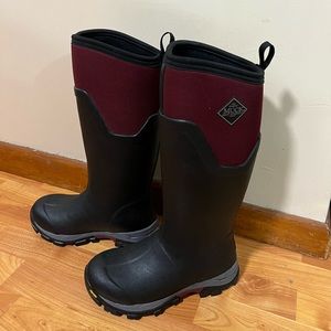 Muck Boots. Size 6